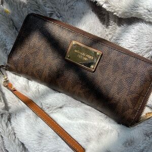 Michael Kors Large Continental Wallet Wristlet